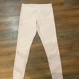 Womens small workout leggings. Lavender/lilac color. Excellent condition.